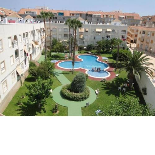 Apartamento en urbanizacion con piscina y jardin en Torrevieja 5 minutos de la playa
