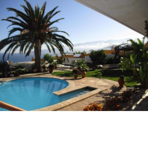 Apartamento en zona residencial con vistas al mar.