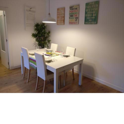 Apartamento espacioso frente al Palacio de Congresos - AA