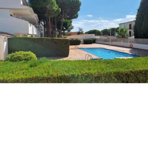 Apartamento familiar con piscina y wifi