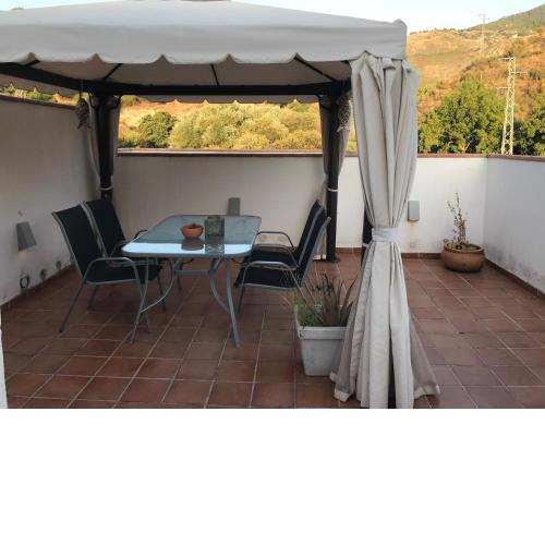 Apartamento junto al río en entrada ruta Cahorros