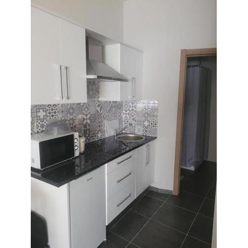 Apartamento kuko con wifi al lado metro