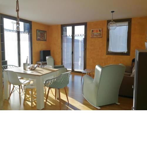 APARTAMENTO L AÜT