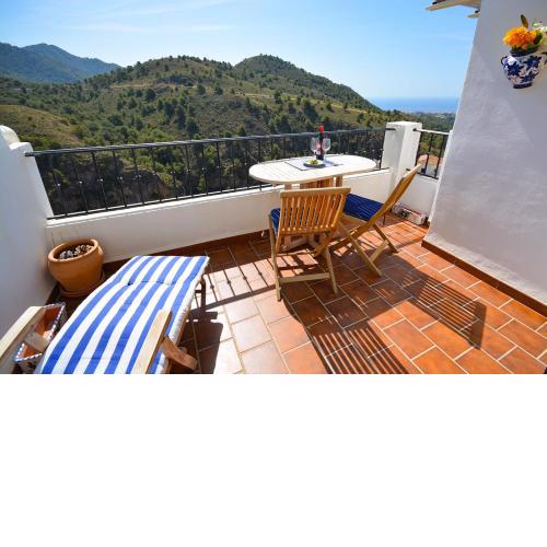 Apartamento la vista, Frigiliana 2 bedroom apartment with amazing views, pool and free private parking HansOnHoliday Rentals