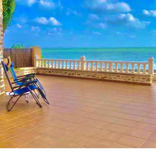 Apartamento Mar Menor, Los Urrutias - Stunning beachfront apartment with huge patio