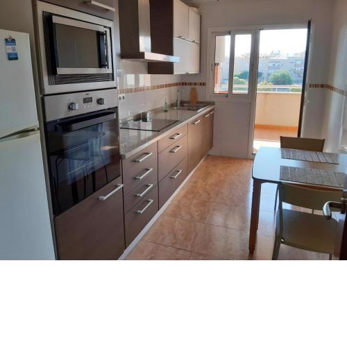 Apartamento moderno con balcón y aparcamiento en Almería