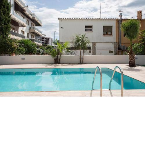 Apartamento moderno con piscina y parking cerca de la playa