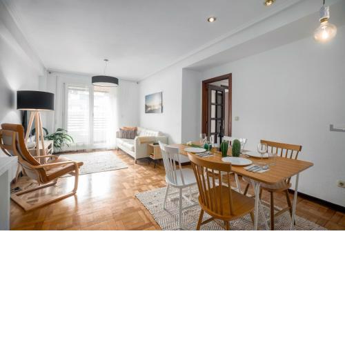 APARTAMENTO MUY CÓMODO con PARKING