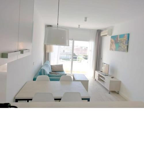 Apartamento muy luminoso con piscina