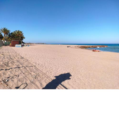 Apartamento naturista con piscina en urbanización naturista en primera línea del mar y de la playa naturista de Vera