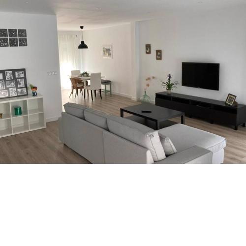 Apartamento nuevo, céntrico y tranquilo