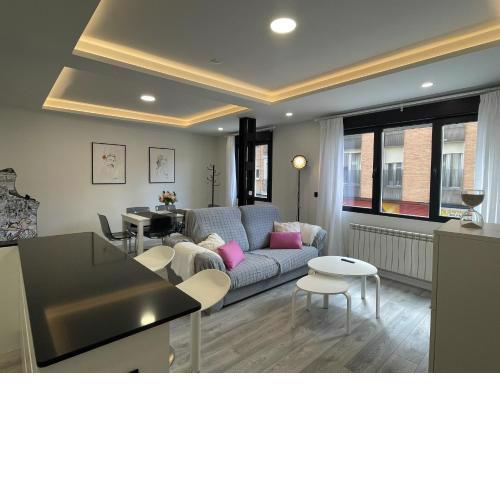 Apartamento Nuevo con patio, situado en el centro.