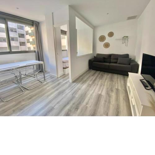 Apartamento nuevo con piscina.