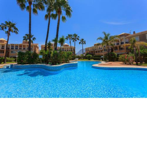 Apartamento playa con piscina y terraza en urbanizacion de lujo
