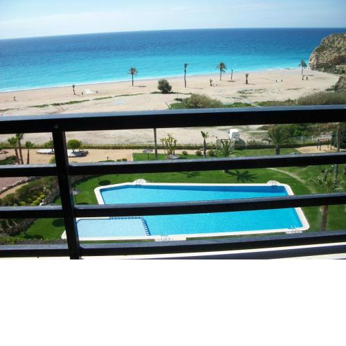 Apartamento Playa Paraiso, en 1ª línea de playa, , comodo y recien reformado, soleado, con jardines, piscina, zona deportiva y la playa enfrente andando