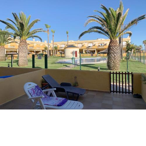 Apartamento primera linea de playa con piscina.