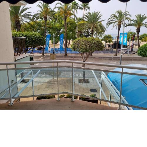 APARTAMENTO PRIMERA LINEA MAR CAMBRILS cerca PUERTO