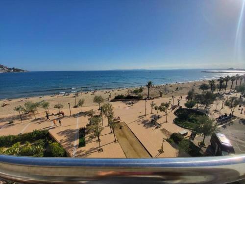 Apartamento primera línea Roses con vistas al mar