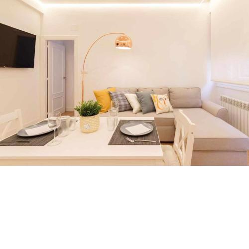 Apartamento reformado con encanto by TheUrbanHosts