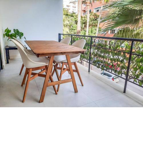 Apartamento reformado con terraza, wifi y parking