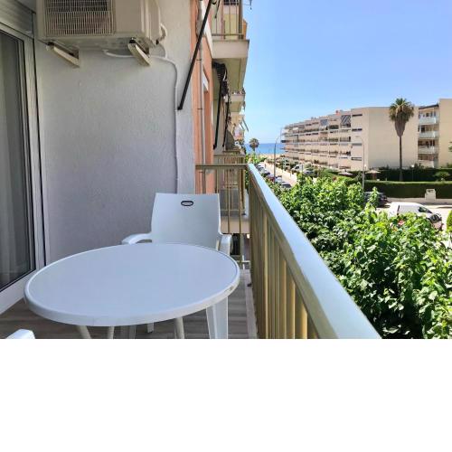 Apartamento reformado con terraza y en 2da linea de mar 146B - INMO22