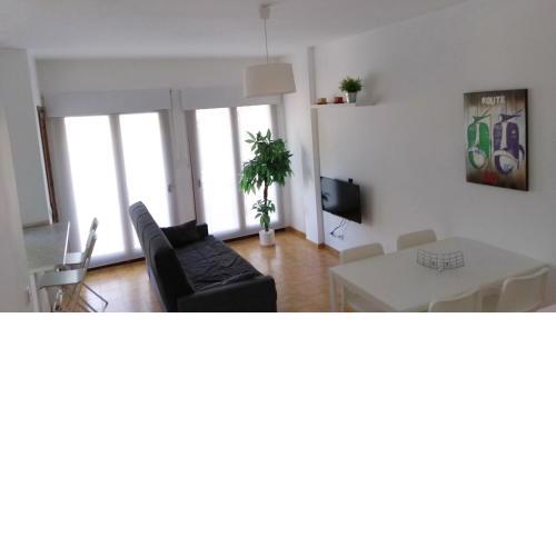 Apartamento renovado, luminoso, a 300m de la playa