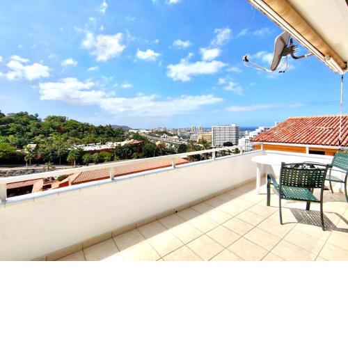 Apartamento Solo Adultos, bien comunicado, FreeWifi, piscina en Tenerife Sur cerca de Playa de Las Americas