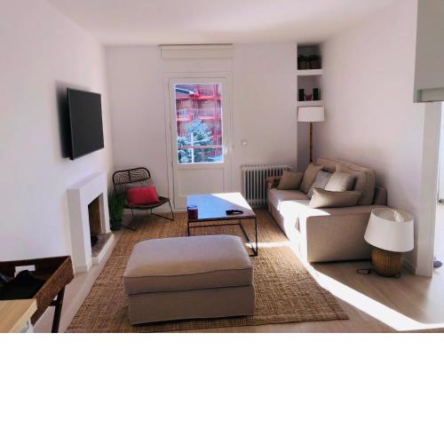 APARTAMENTO súper céntrico, con vistas a pistas y Wifi