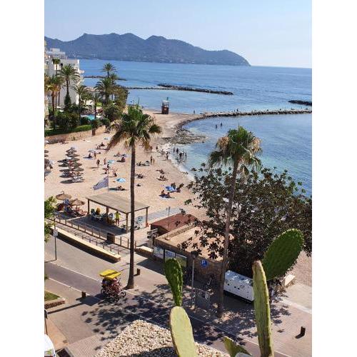 Apartamento Torre Bona - Seafront, 10 meters from the beach!
