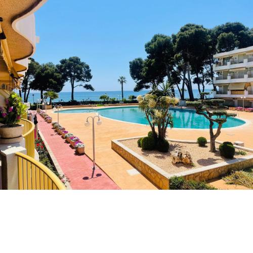 Apartamento vistas al mar, con acceso directo a la playa, piscina y parking gratis!!!