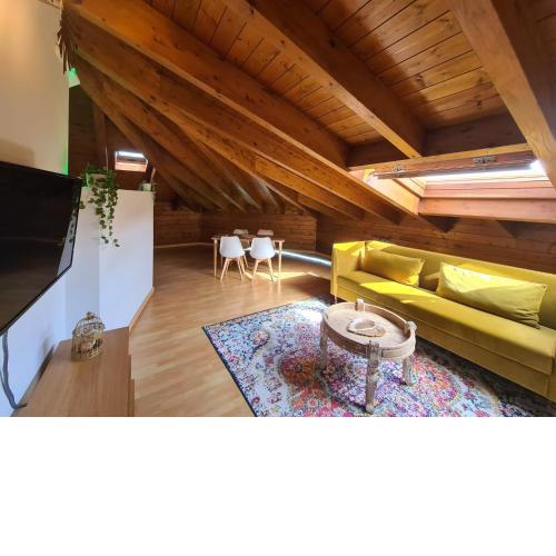 Apartamentos Dos Torres Numenor - Ático abuhardillado de madera