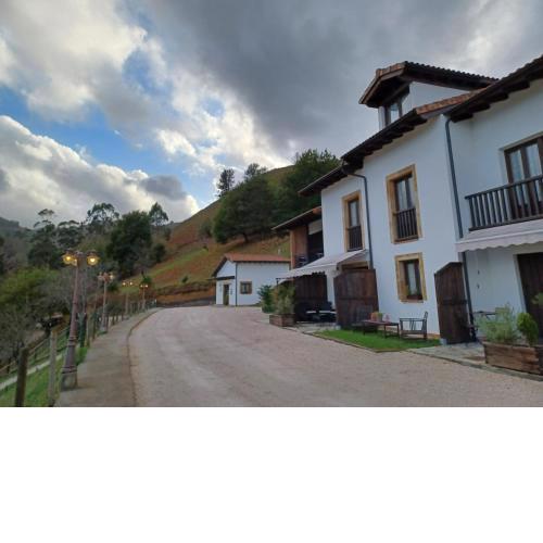 Apartamentos El Llanin
