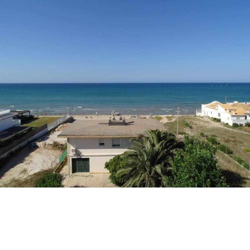APARTAMENTOS EL SOL a 20 metros del mar