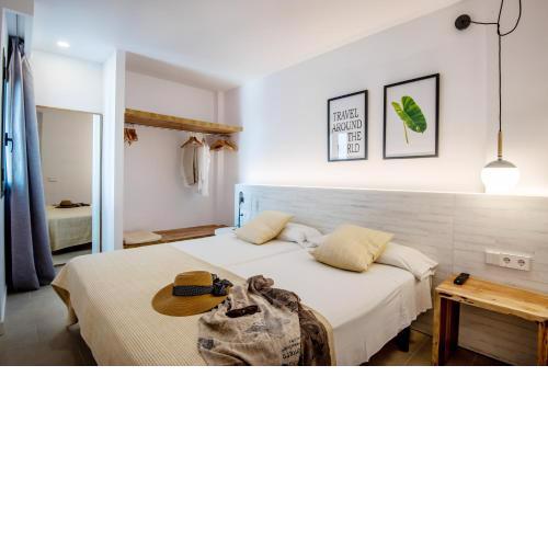 Apartamentos Es Pujols - Emar Hotels