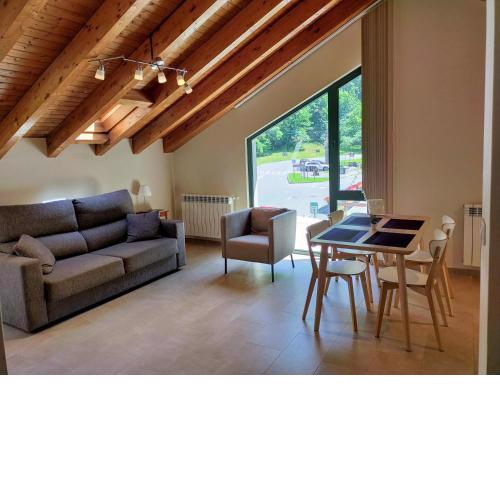 Apartamentos Turísticos la Estación y estudio