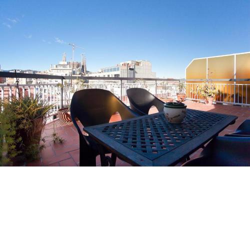 ApartEasy - Atic Sagrada Familia