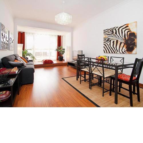 ApartEasy - Private Terrace, 3-Bedroom Apartment