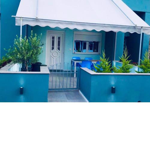 Apartment 100 square meters in perea 40 meters away from the sea