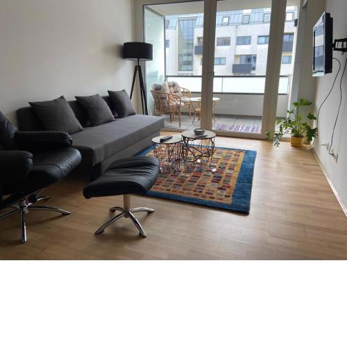 Apartment 9 stops away from city-centre
