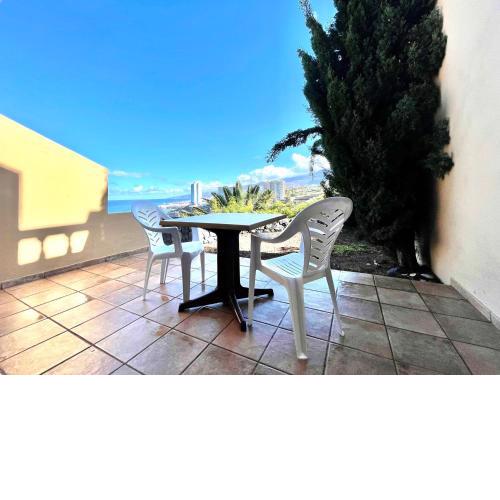 Apartment AP1,with sea views, free wifi in all common areas, pool in Playa Roques