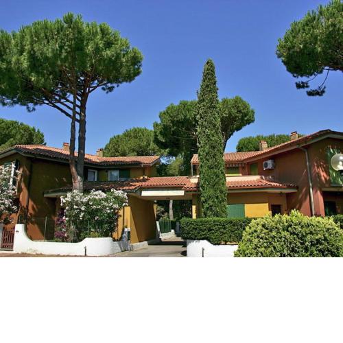 Apartment by the sea in special surroundings