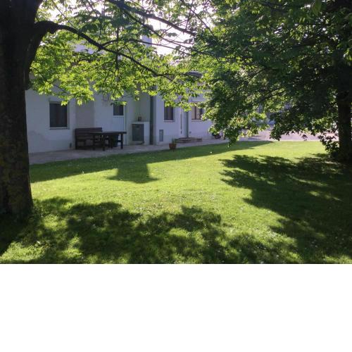 Apartment EINS - Blick ins Grüne
