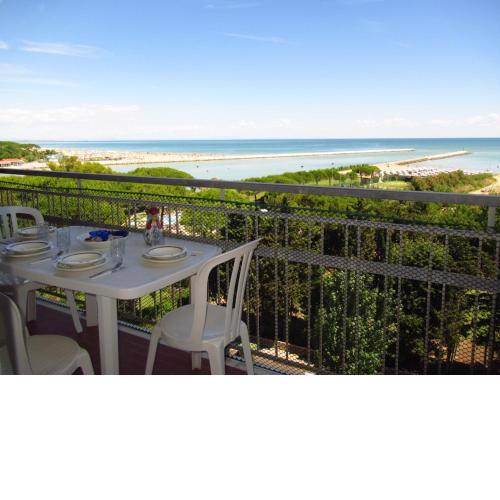 Apartment For 4 People With Sea View by Beahost Rentals