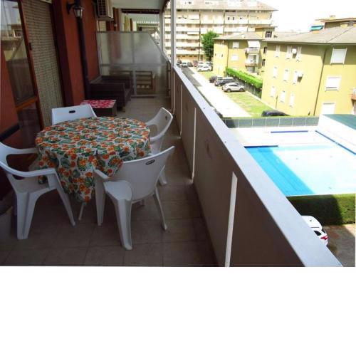 Apartment For 4 People With Swimming pool by Beahost Rentals