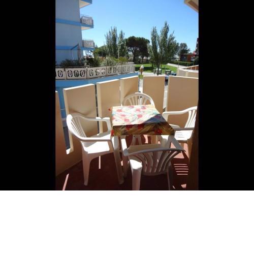 Apartment for 4 people with terrace AC by Beahost Rentals