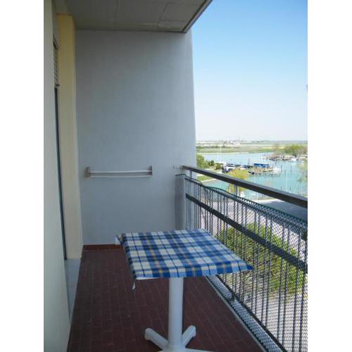 Apartment For 4 People With terrace by Beahost Rentals