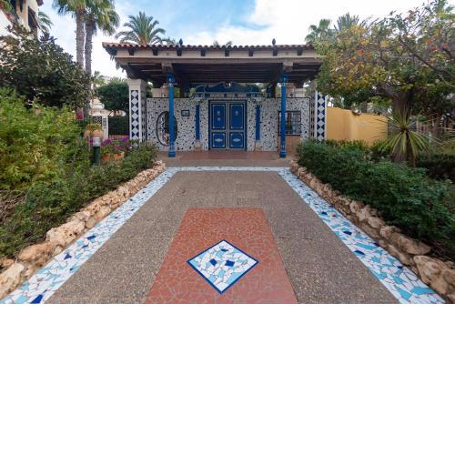apartment for 6 people 300 meters from the beach, huge pool 10 EUR day