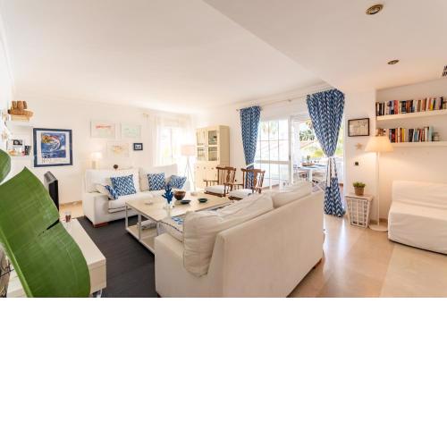 Apartment, front line beach, in Las Arenas, Bahía de Marbella