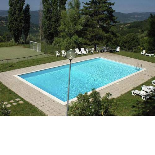 Apartment in a farmhouse with swimming pool
