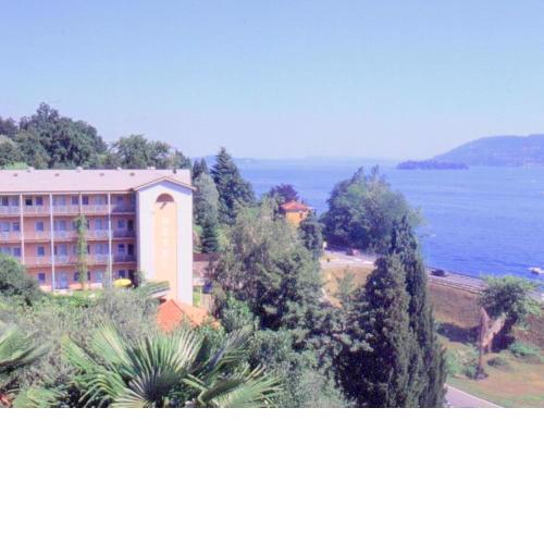 Apartment in a residence on Lake Maggiore near the beach